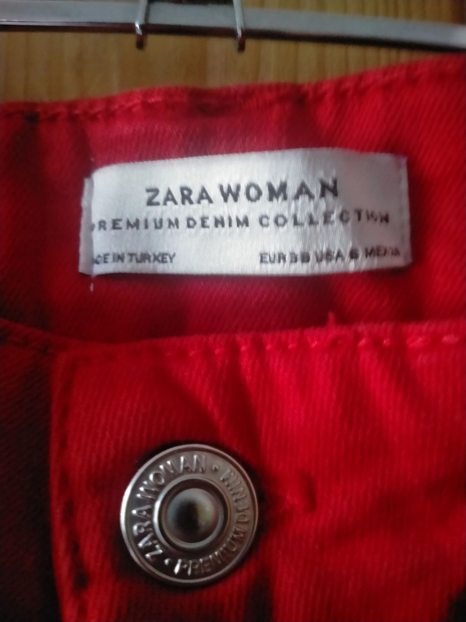 Calça Zara Woman vermelha com faixas pretas T38 Premium Denim – photo 3